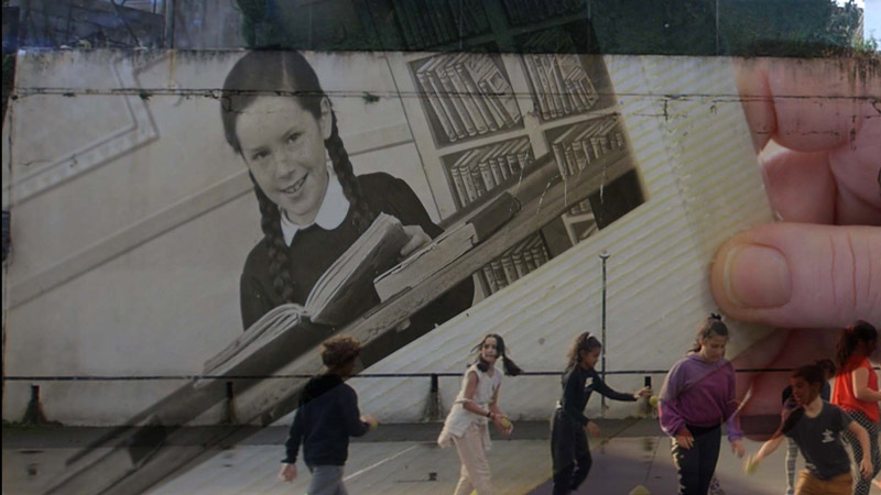 Projection sur une façade, photo de l'installation de Sara Millot intitulée Fata Morgana